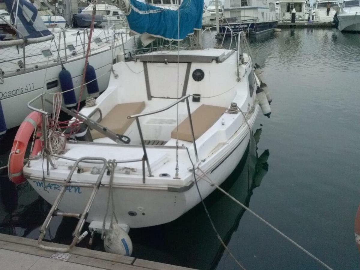 Unique - Boat In Port Forum Bateau-hôtel