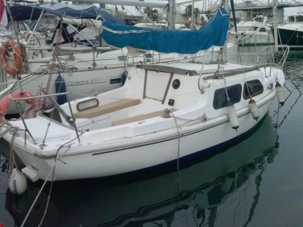 Unique - Boat In Port Forum Bateau-hôtel
